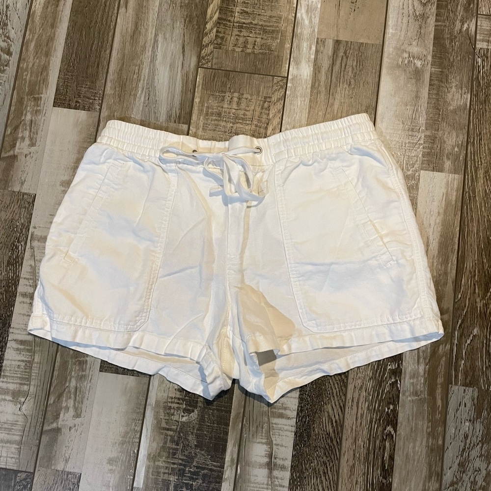 Gap White Shorts
